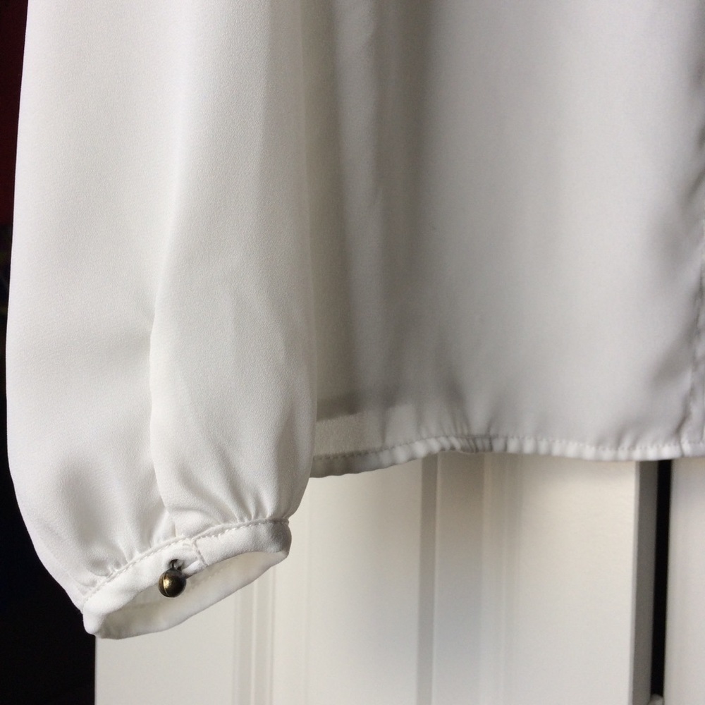 ❤️❤️White Keyhole Neck Basic Top - Picture 4 of 7